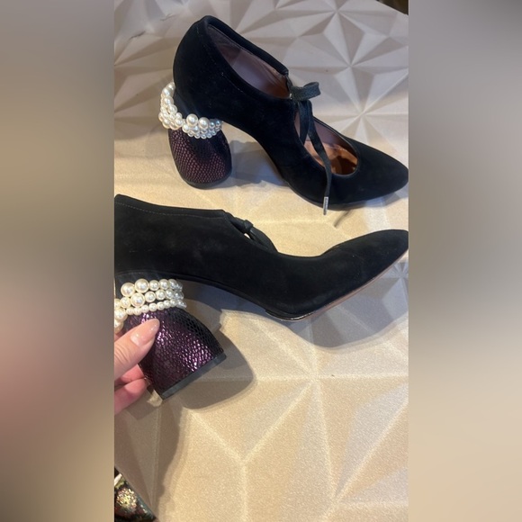 Dries Van Noten Black Velvet Heels with Pearl Detail - Picture 7 of 10